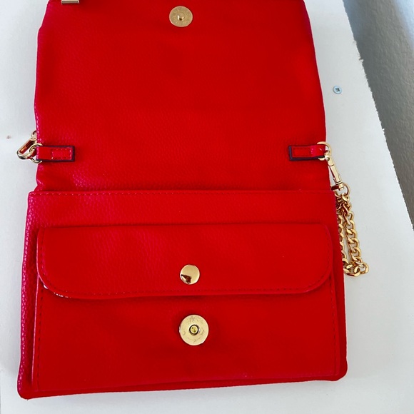 Red crossbody purse! - Picture 2 of 3